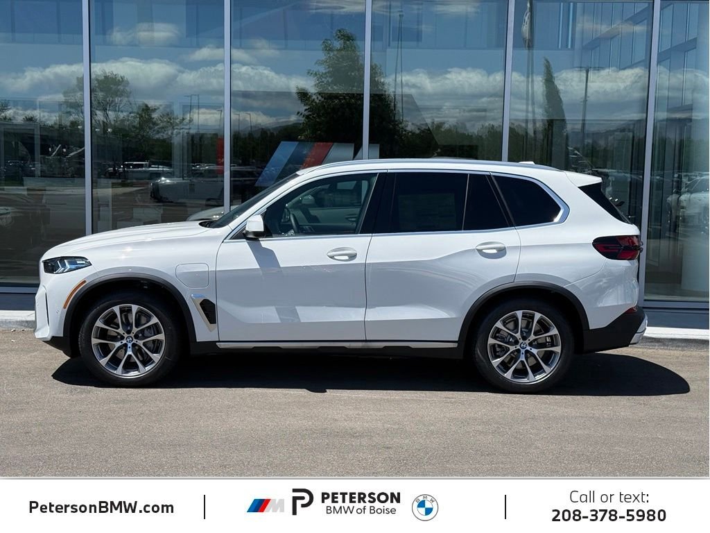 New 2026 Alpine White BMW xDrive50e image 2