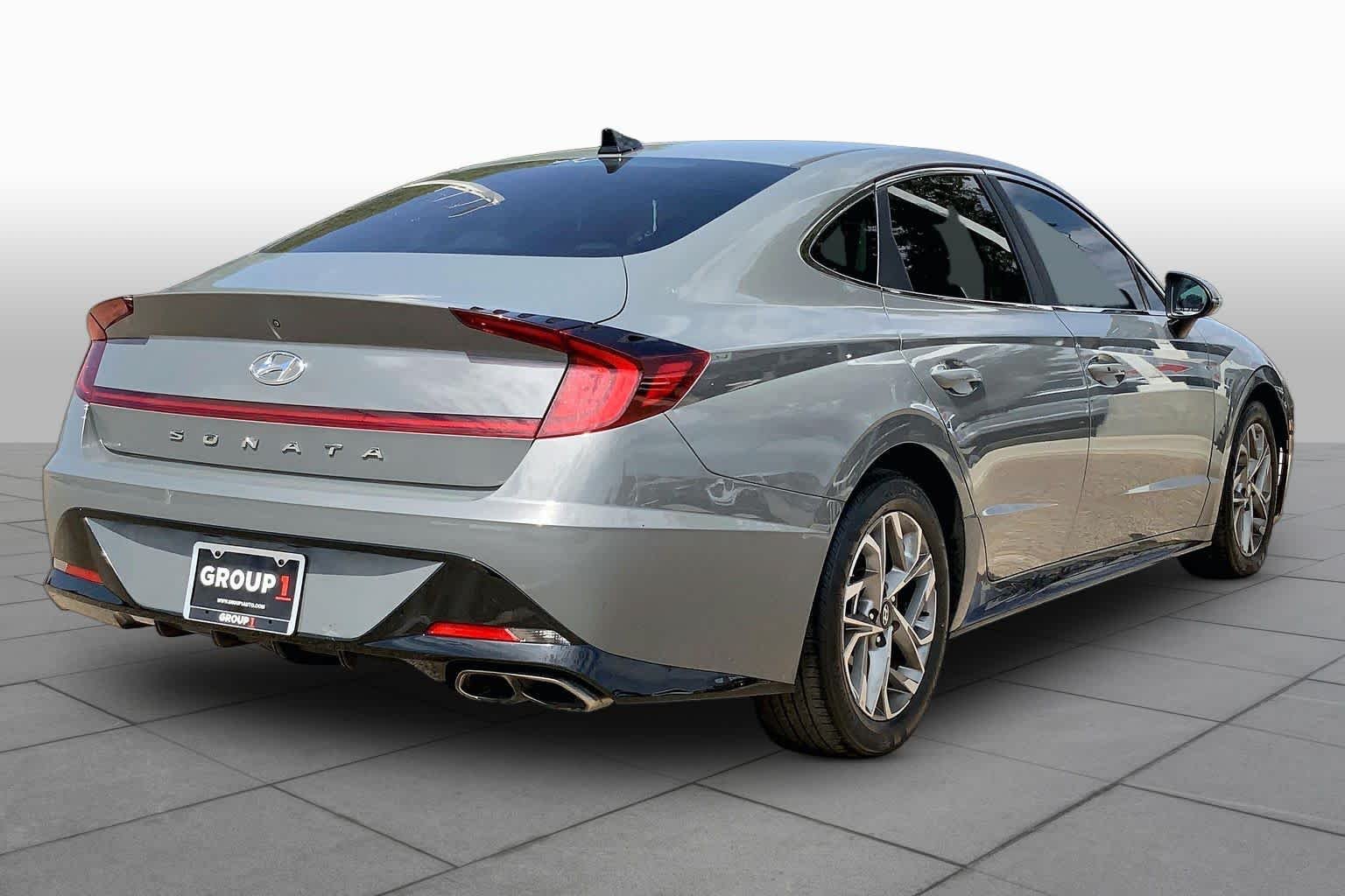Used 2020 Hampton Gray Hyundai SEL image 12