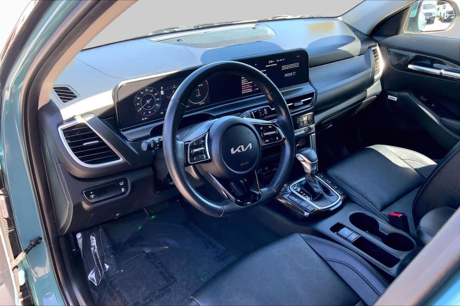 Used 2024 Pluton Blue Kia SX image 17