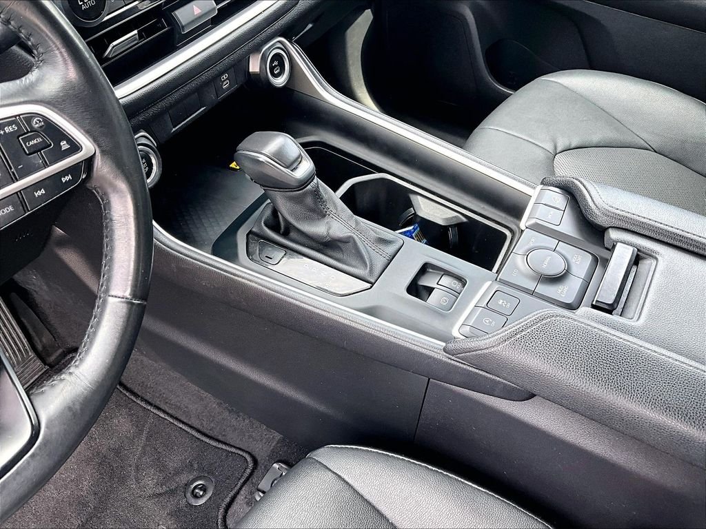 Used 2024 White Toyota XLE image 21