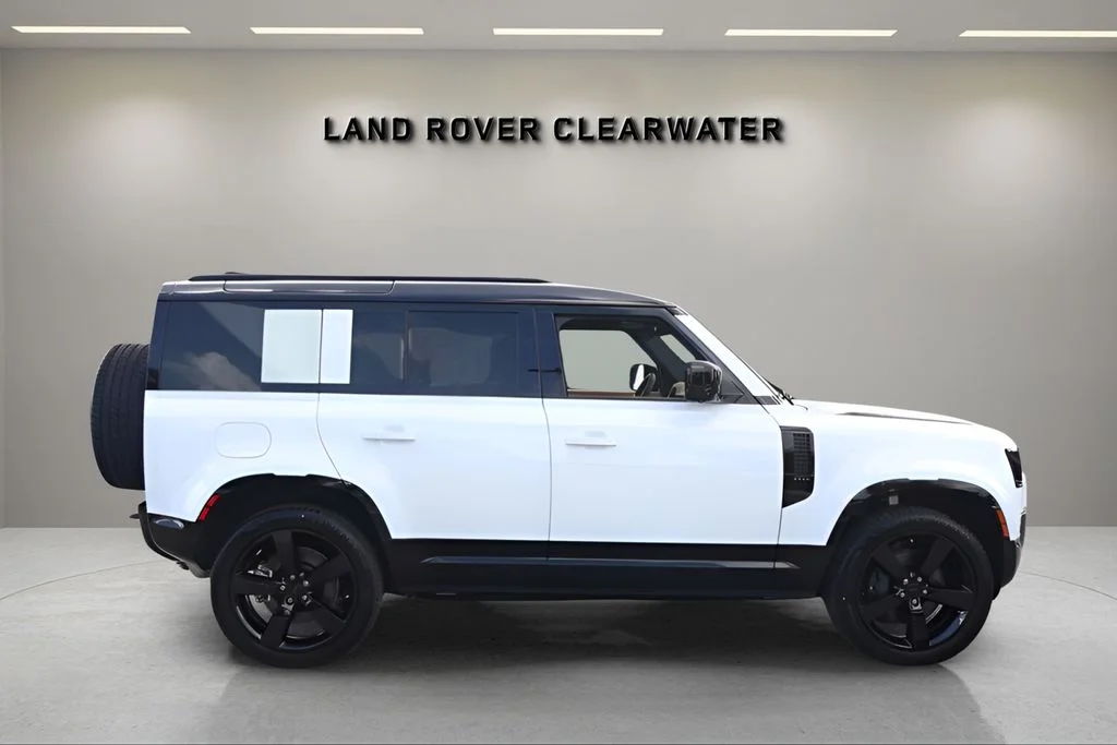 New 2026 Fuji White Land Rover X-Dynamic SE image 6