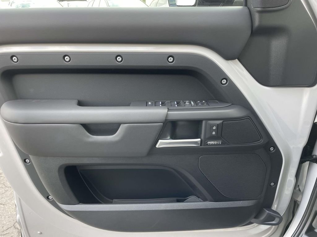 New 2026 Borasco Grey Land Rover X-Dynamic SE image 32