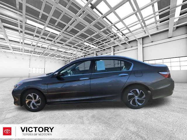Used 2017  Honda LX image 7