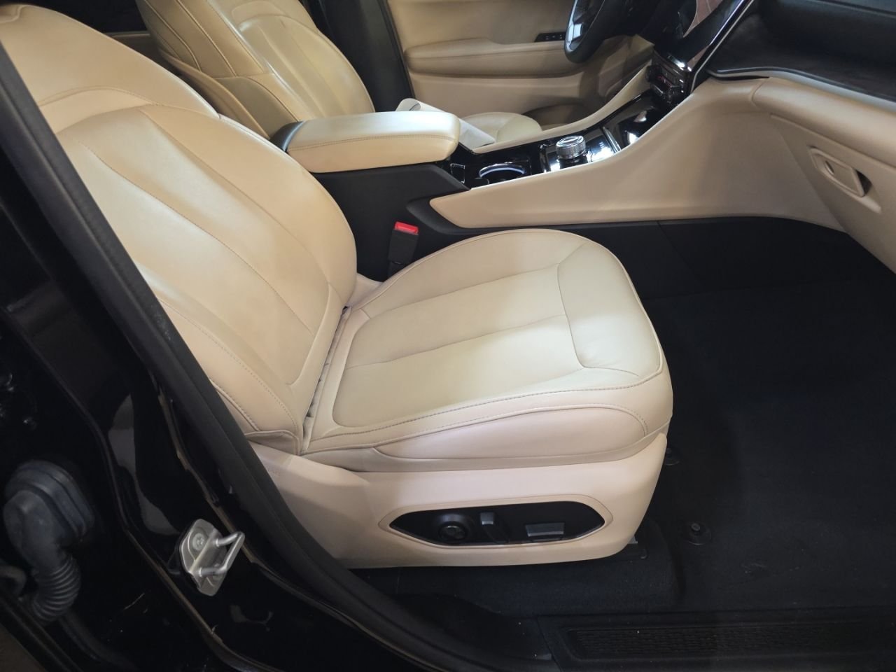 Used 2023 Black Jeep Limited image 15