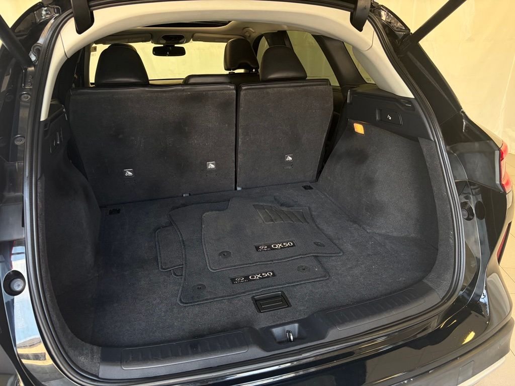 Used 2020 Black Obsidian INFINITI LUXE image 26