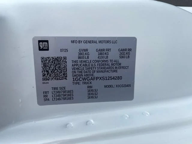 Used 2025 Summit White Chevrolet WT image 31