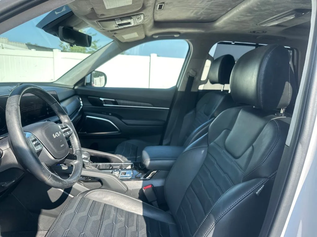 Certified Used 2024 White Kia SX-Prestige image 6