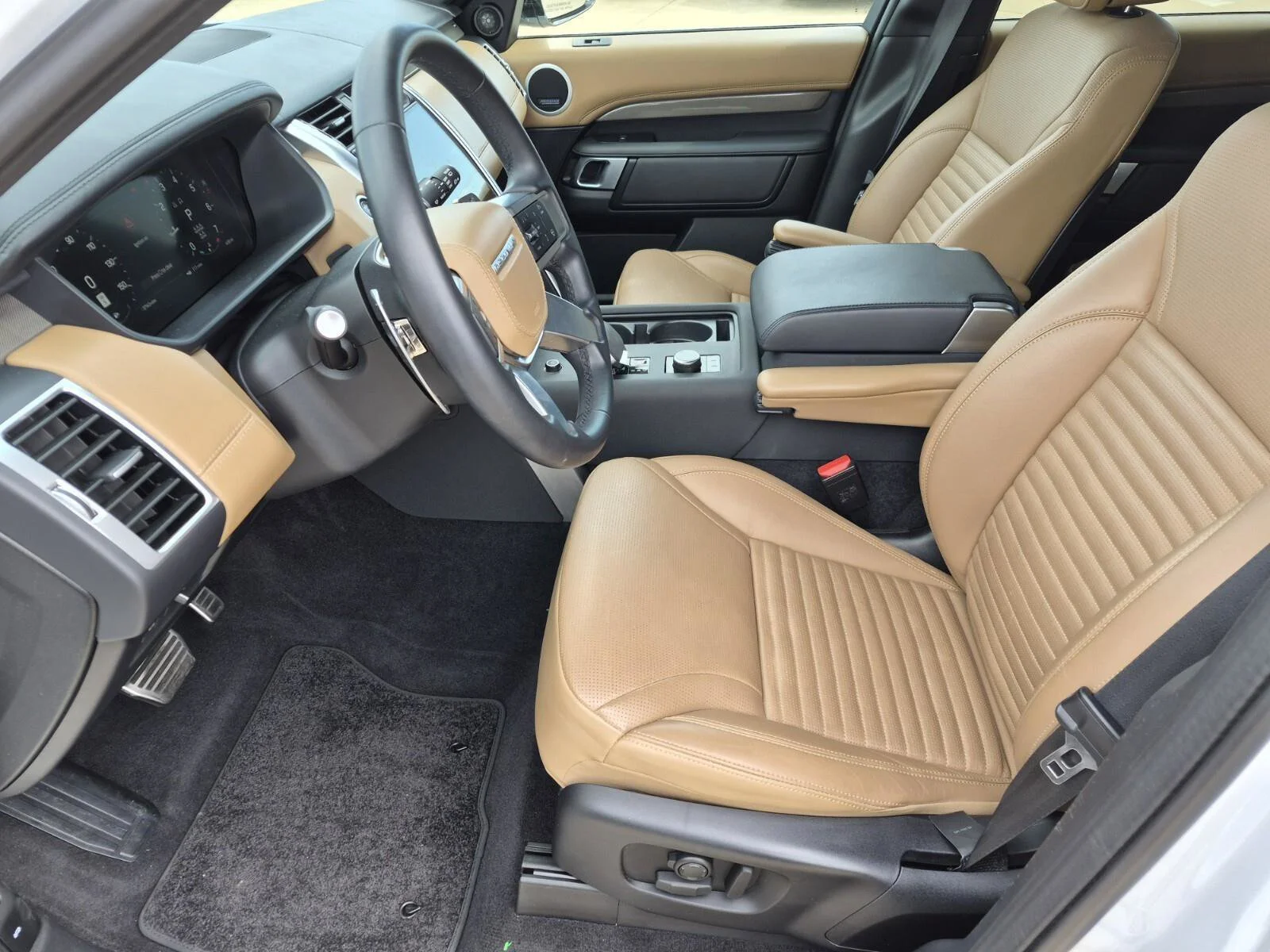 Used 2024 Fuji White Land Rover Metropolitan Edition image 13