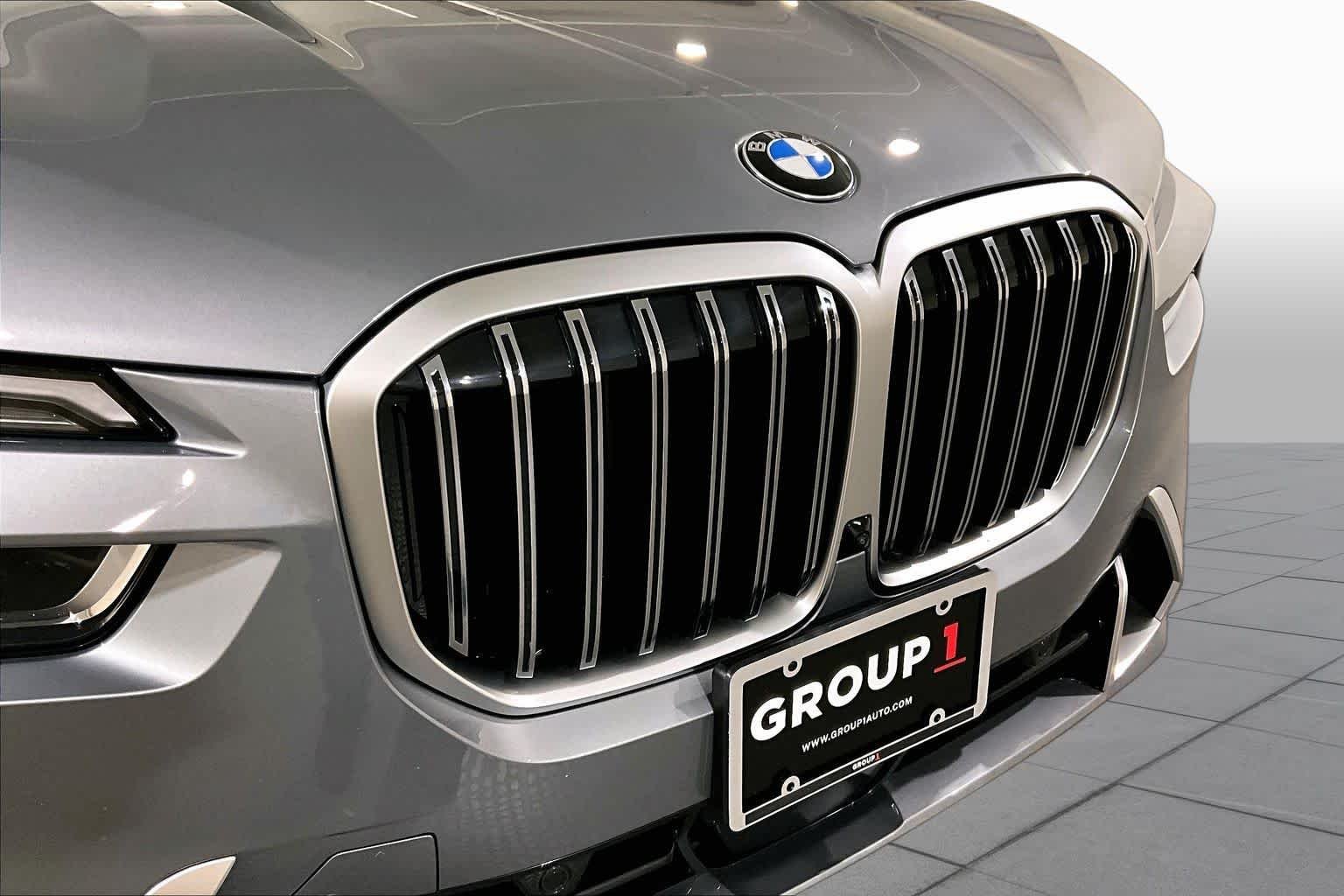 Used 2026 Skyscraper Grey Metallic BMW xDrive40i image 31