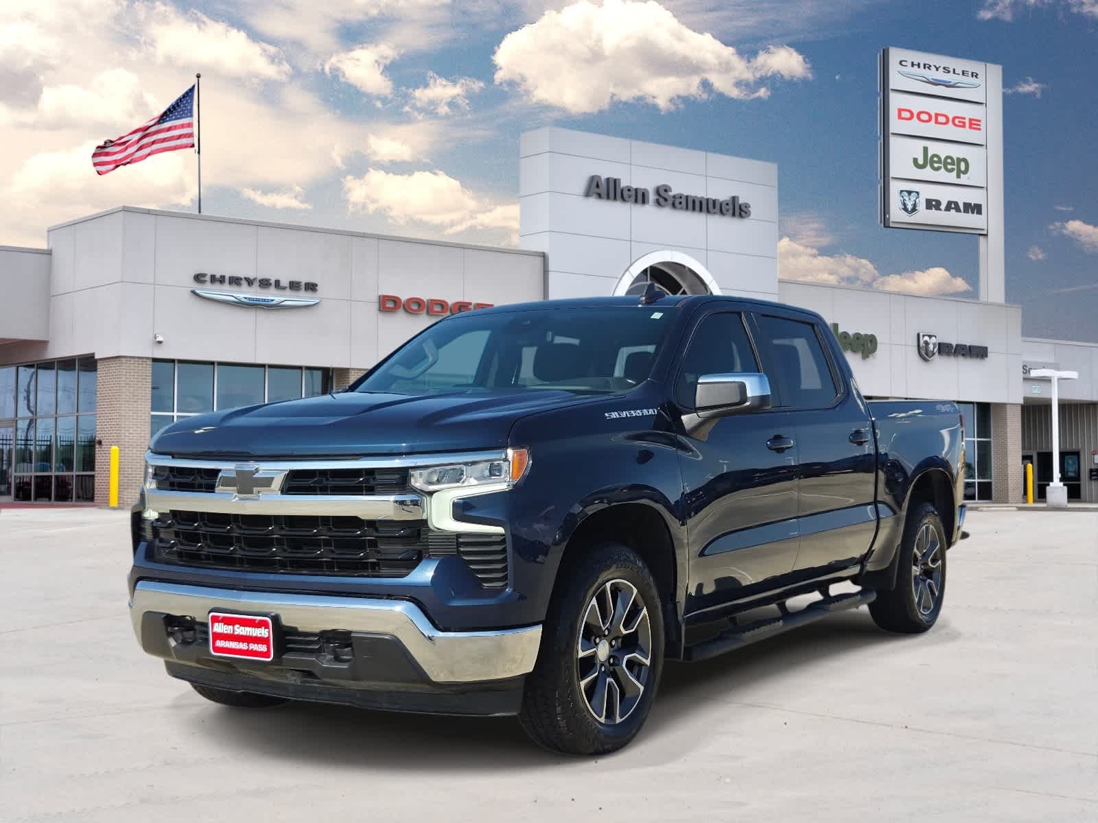 Used 2022 Northsky Blue Metallic Chevrolet LT image 1