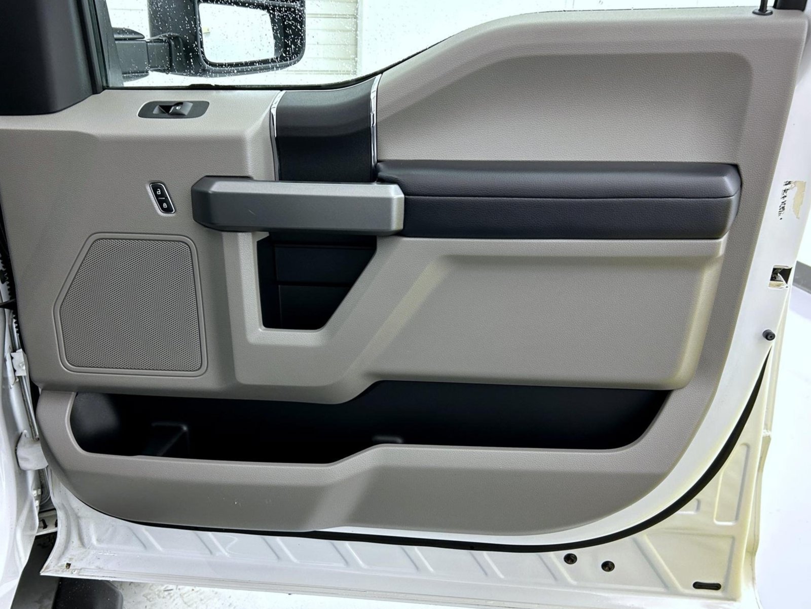 Used 2017 White Ford XLT image 16