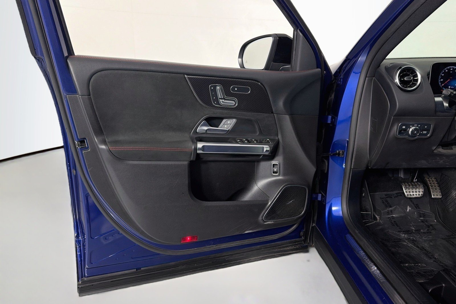 Used 2020 Galaxy Blue Metallic Mercedes-Benz 250 image 21
