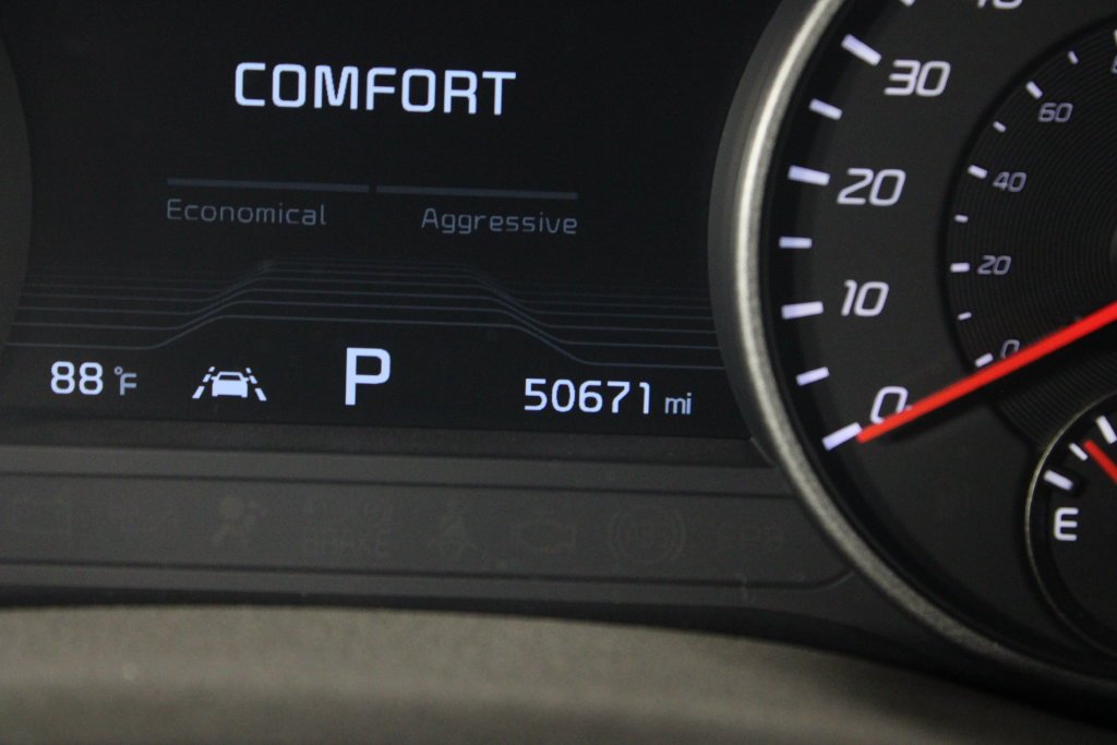 Used 2019 White Kia GT2 image 28