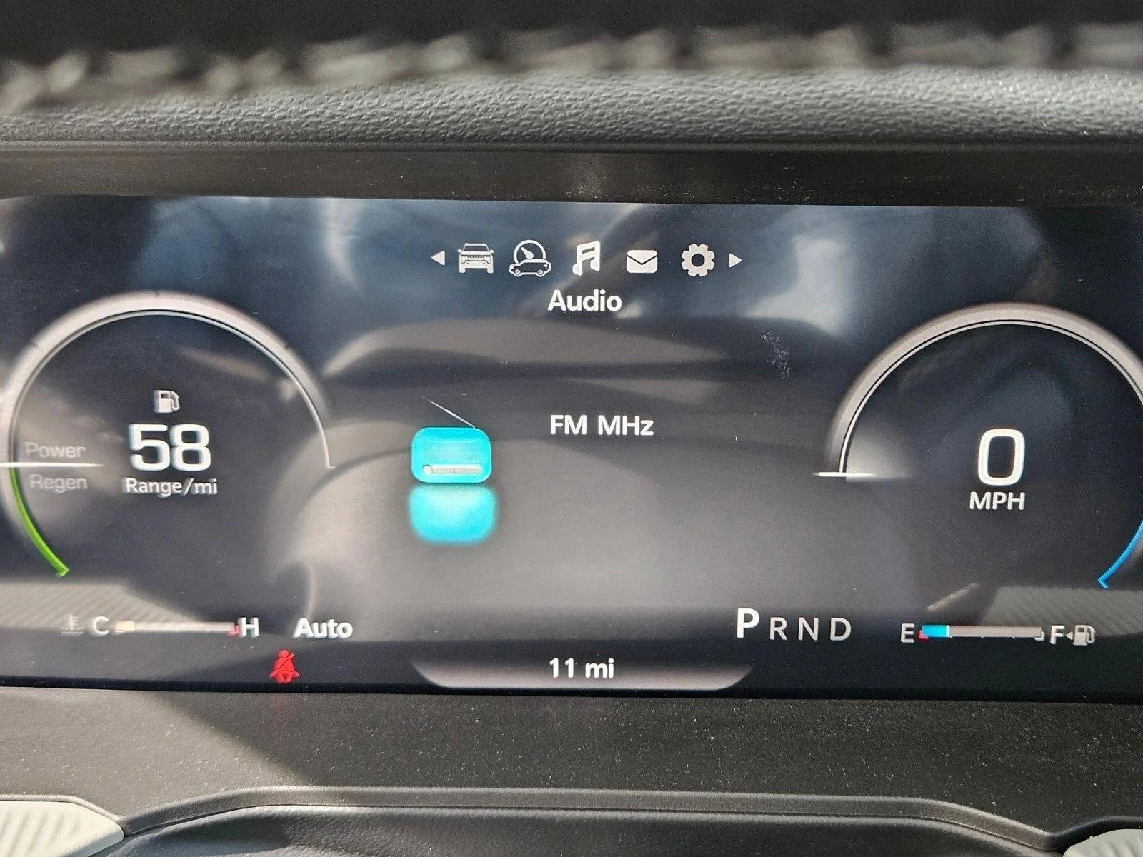 New 2026 Diamond Black Crystal Pearlcoat Jeep Laredo image 11