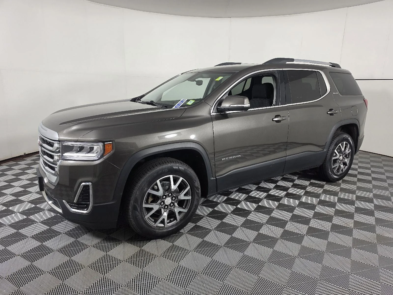 Used 2020 Smokey Quartz Metallic GMC SLE image 6