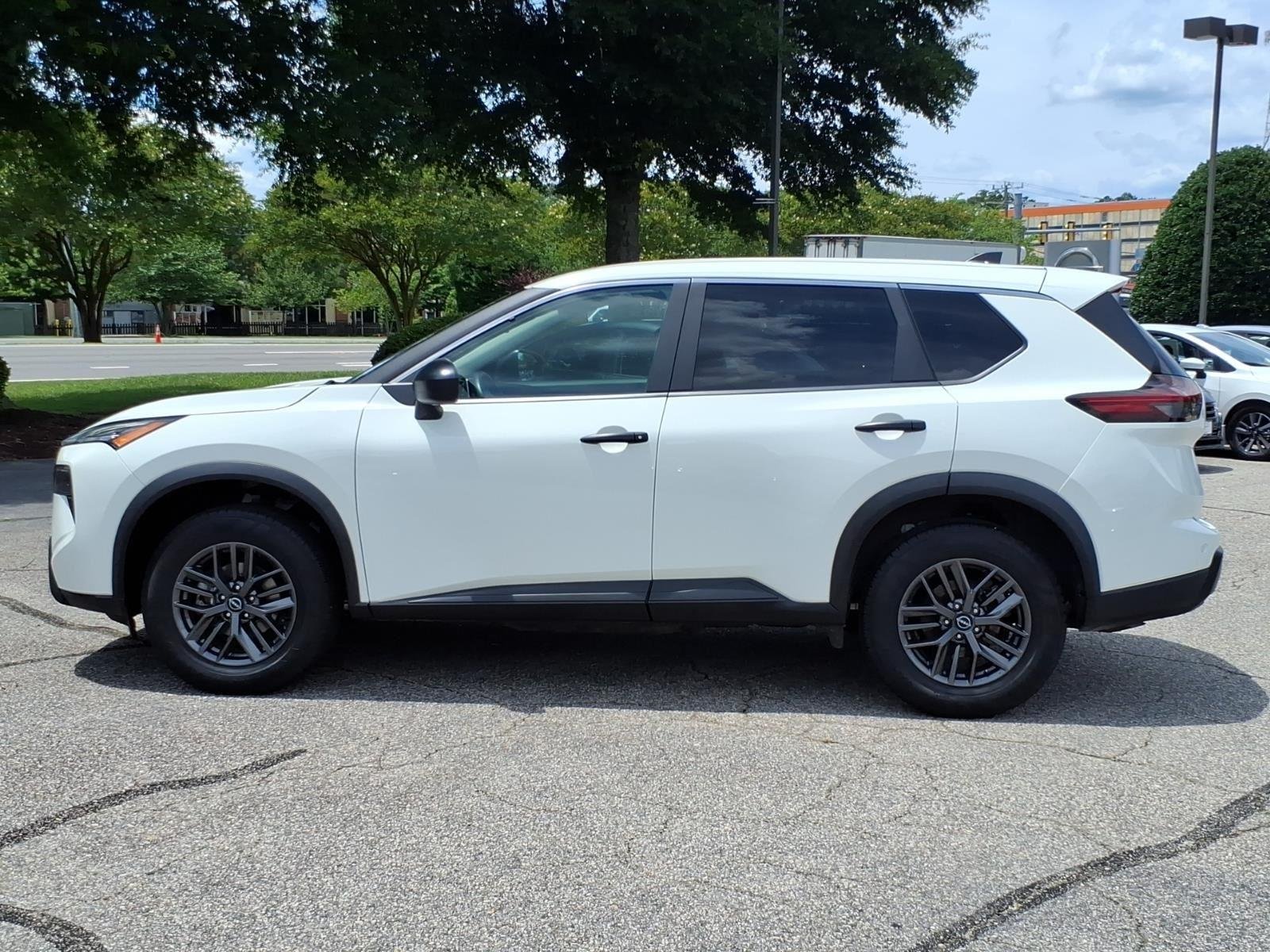 Used 2024 Glacier White Nissan S image 3