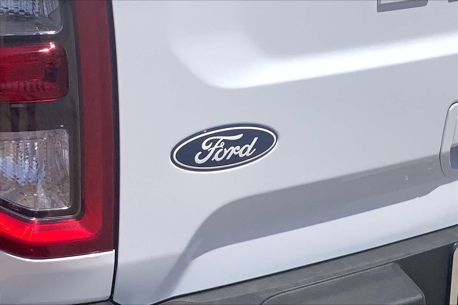 New 2026 Oxford White Ford Badlands® image 15