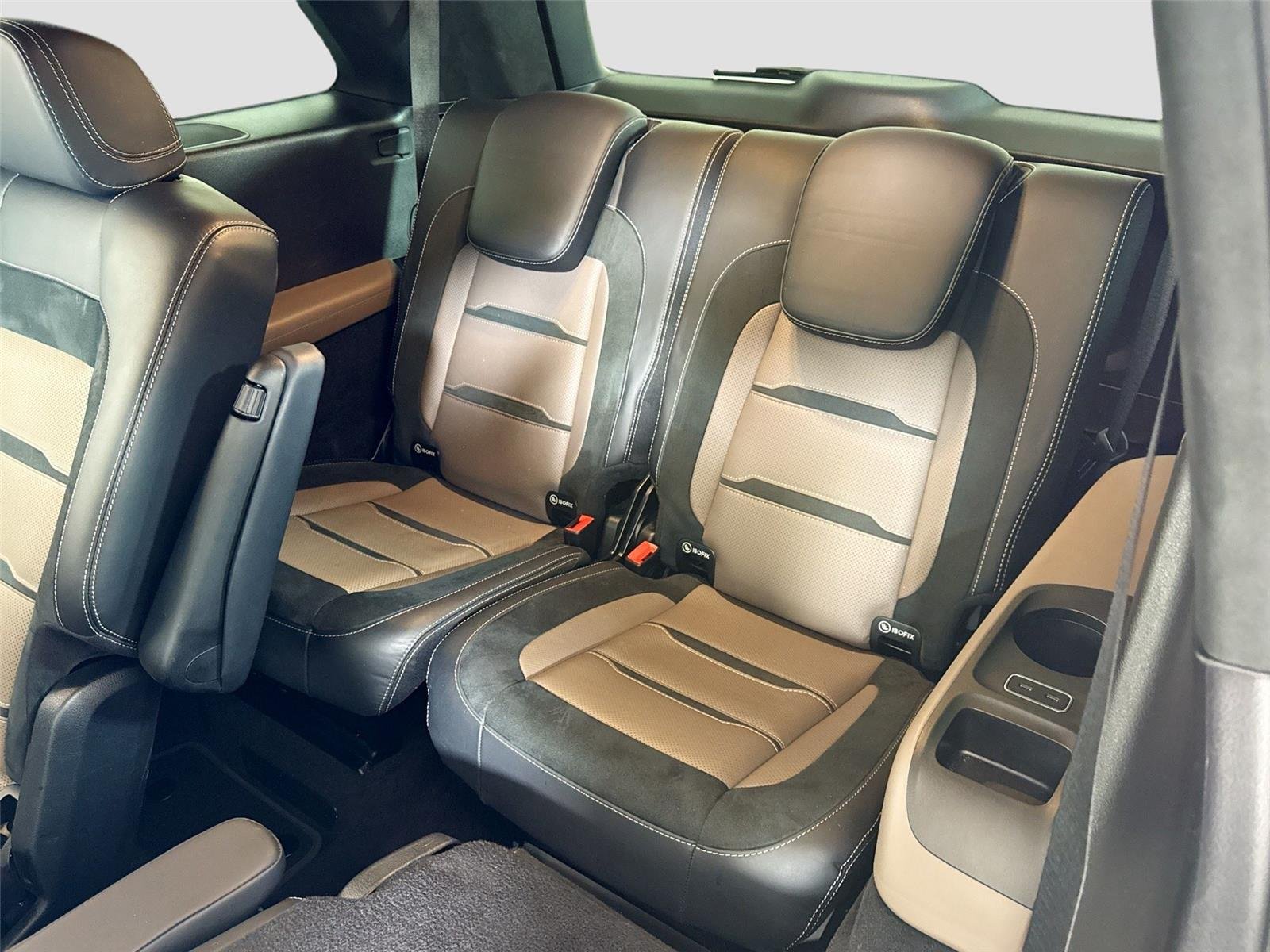 Used 2023 Cirrus Silver Metallic Mercedes-Benz AMG® GLS 63 | AMG® Performance Steering Wheel | Heated/Cooled Seats image 29
