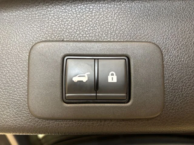 Used 2025 Gold Nissan SL image 26