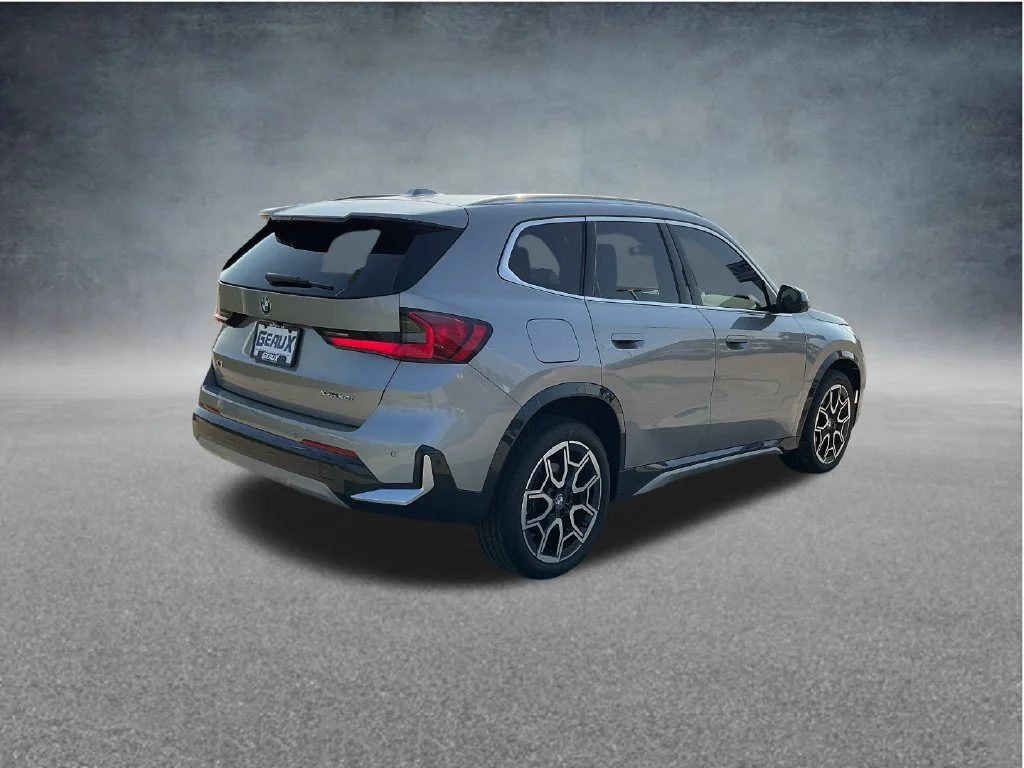 Used 2025 Silver BMW xDrive28i image 7