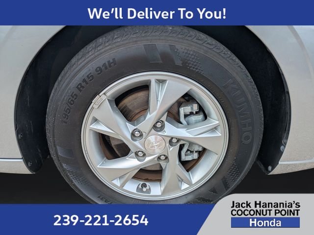 Used 2022 Silver Hyundai SE image 10
