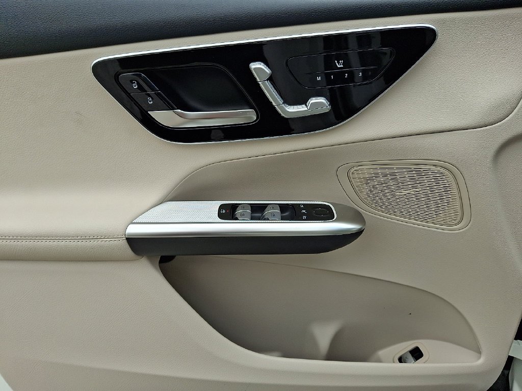New 2026 Polar White Mercedes-Benz GLC 300 image 10
