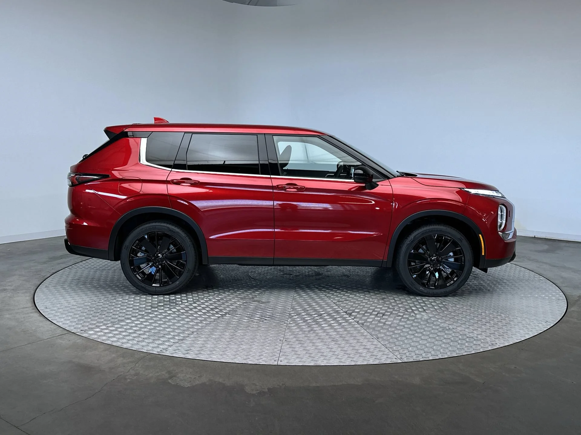 New 2026 Red Diamond Mitsubishi LE image 10