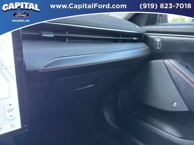 Used 2025 White Ford Premium image 27