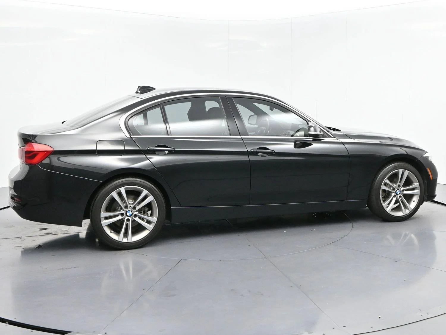 Used 2018 Black Sapphire Metallic BMW 330i image 8