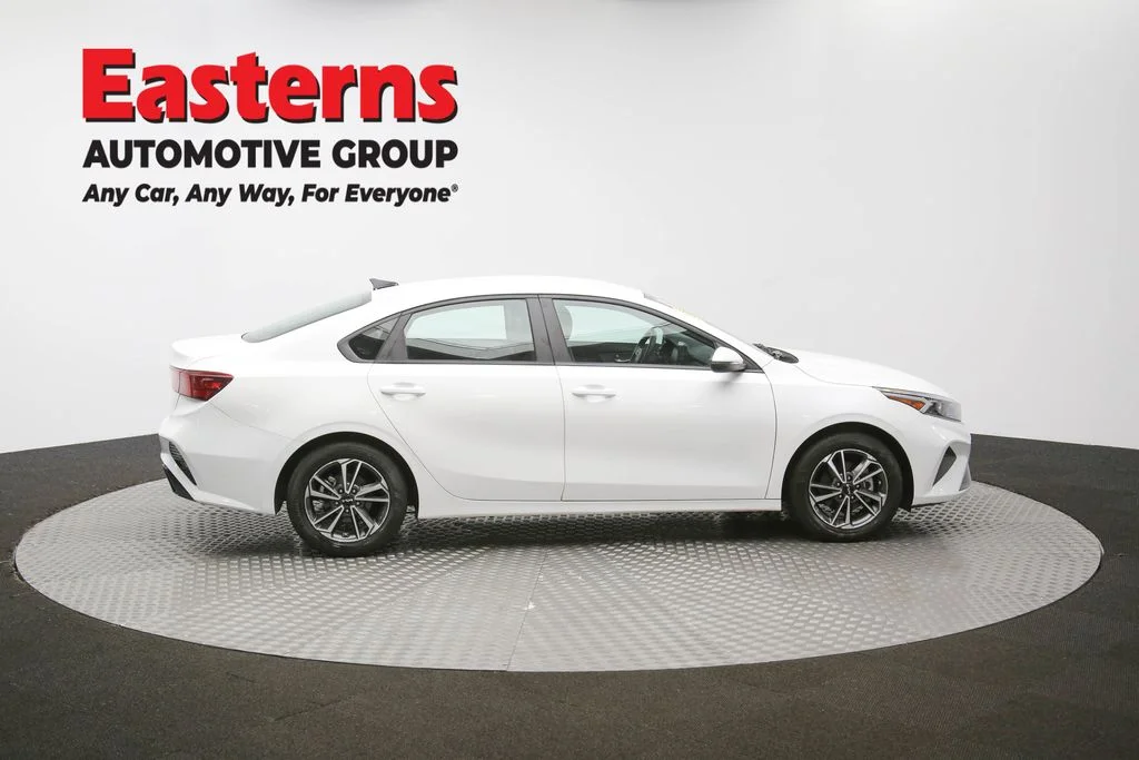 Used 2022 White Kia LXS image 39
