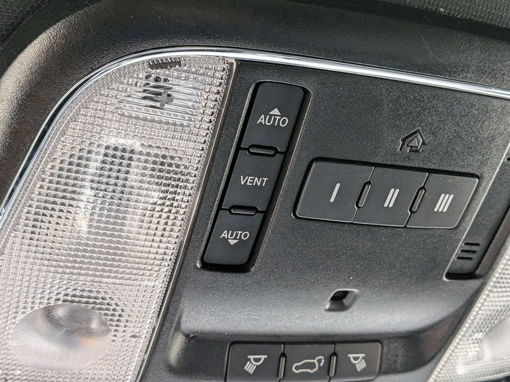 Used 2020 White Jeep Limited image 22