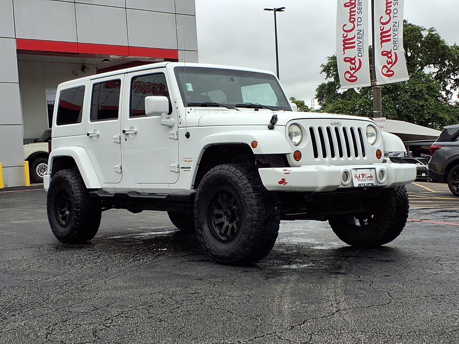 Used 2013 Bright White Jeep Sahara image 3