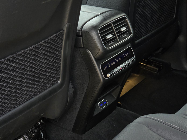 Used 2025 Black Mercedes-Benz GLS 580 image 31