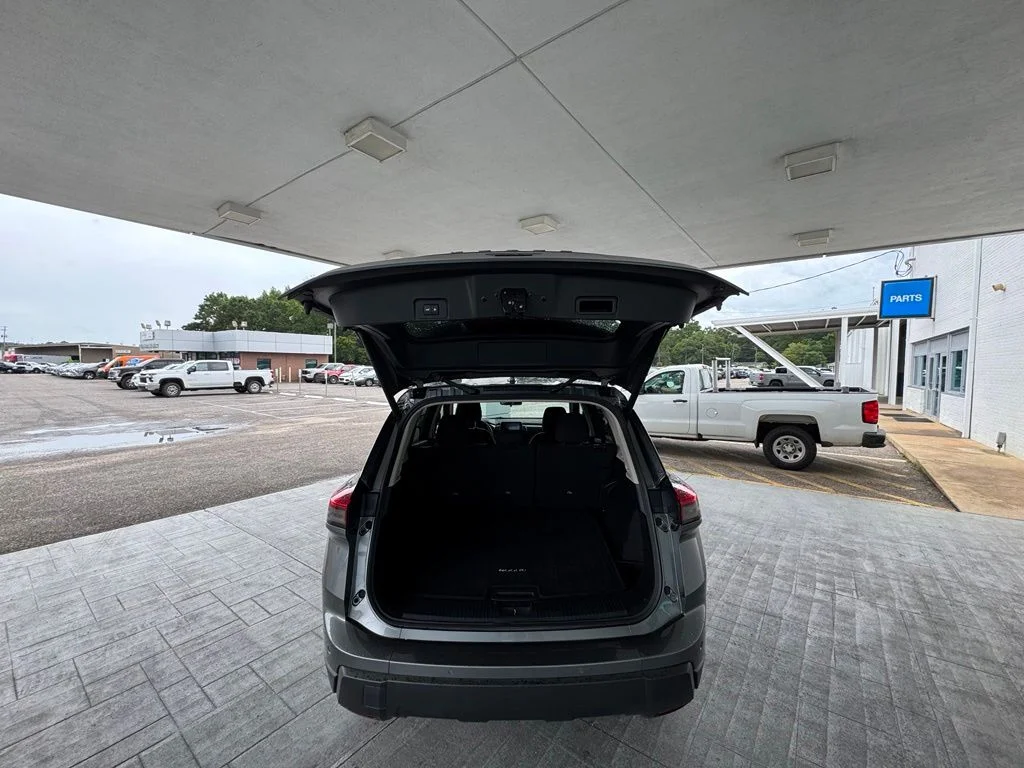 Used 2025 Gray Nissan SV image 8