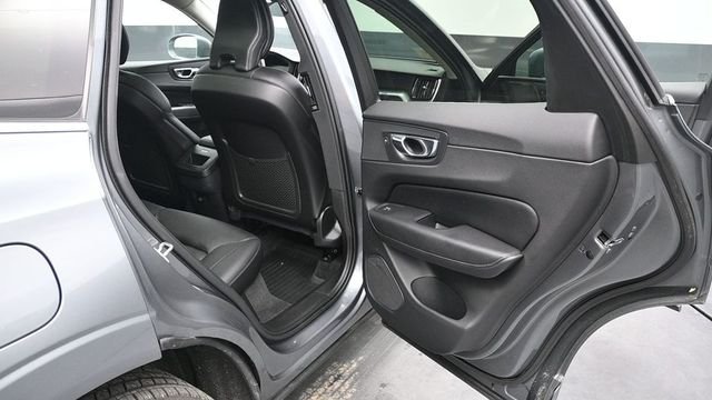 Used 2019 Gray Volvo T6 Momentum image 17