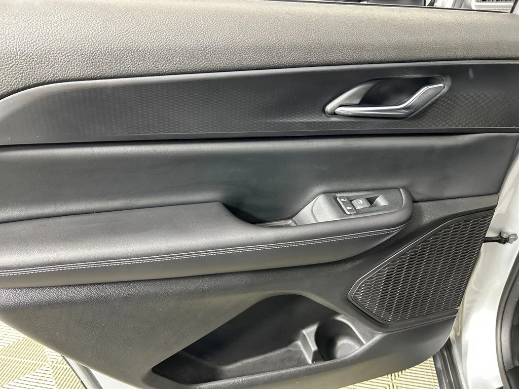 Used 2024 Silver Jeep Altitude X image 16