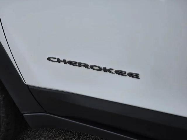 Used 2022 Bright White Clearcoat Jeep Trailhawk image 11