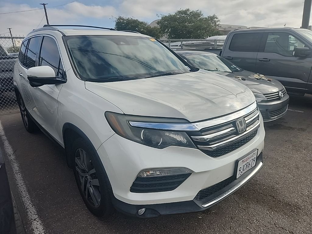 Used 2016 White Honda Touring image 1