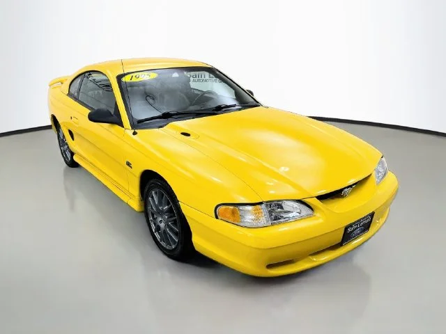 Used 1995 Yellow Ford  image 1