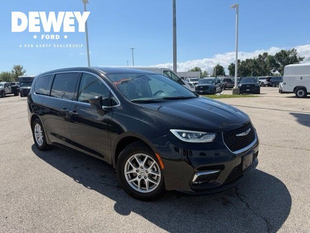Used 2023 Brilliant Black Crystal Pearlcoat Chrysler Touring L image 1