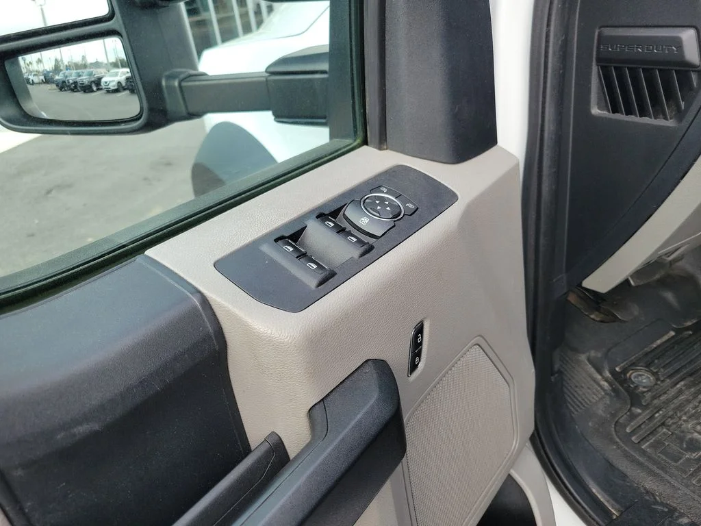 2019 Ford F-550 Super Duty Chassis Cab XL - Photo 11