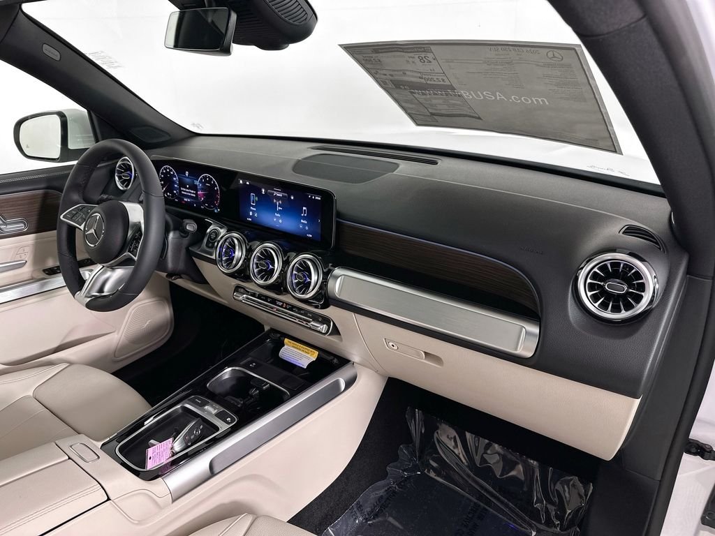 New 2026 Polar White Mercedes-Benz GLB 250 image 28
