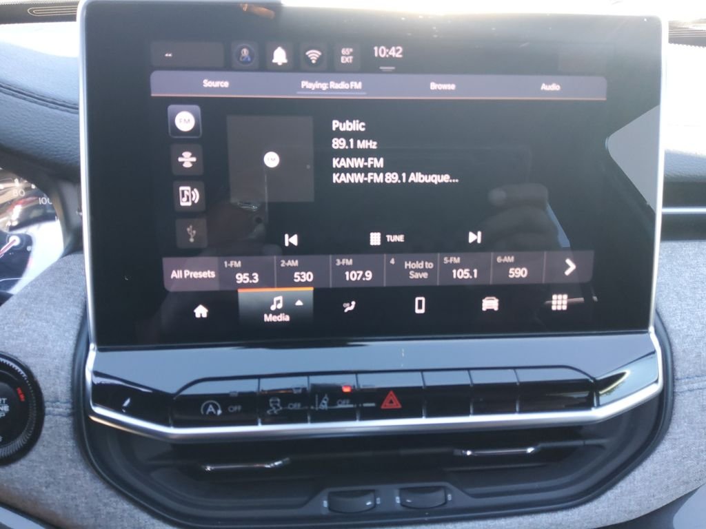 Used 2024 Blue Jeep Latitude image 11