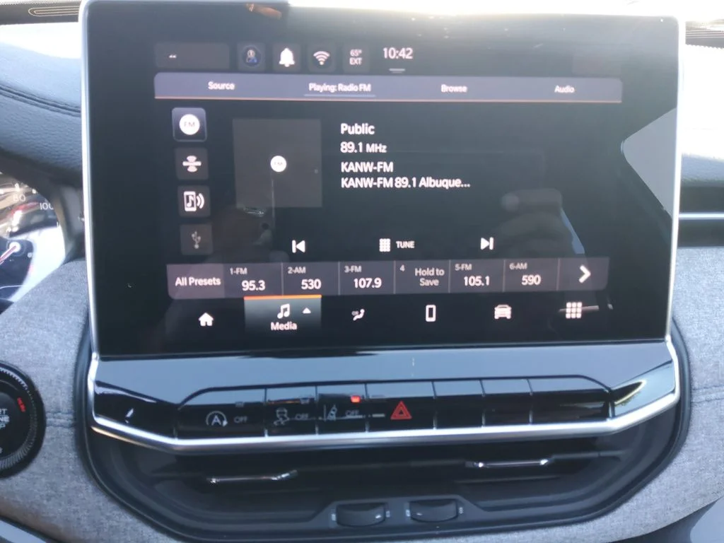 Used 2024 Blue Jeep Latitude image 11
