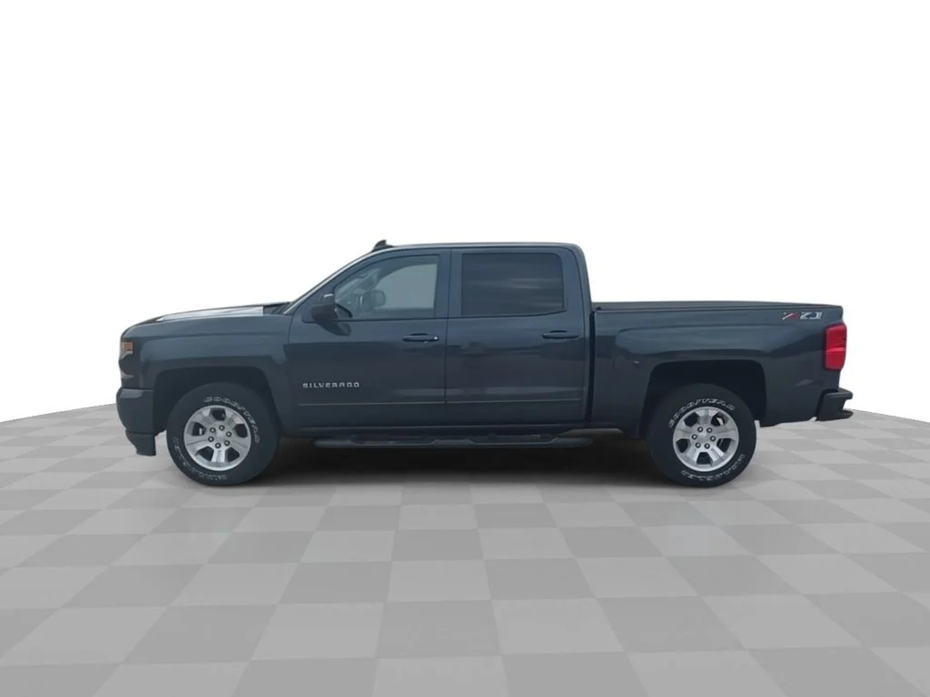 Used 2018 Gray Chevrolet LT image 5