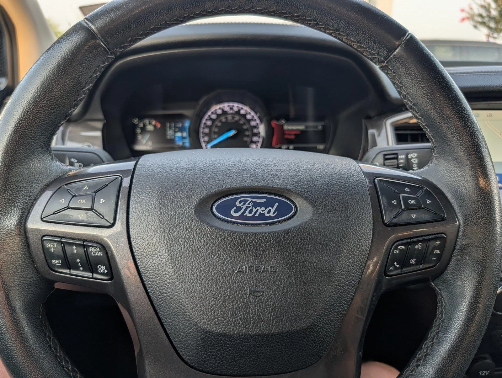 Used 2022 Cactus Gray Ford LARIAT image 24