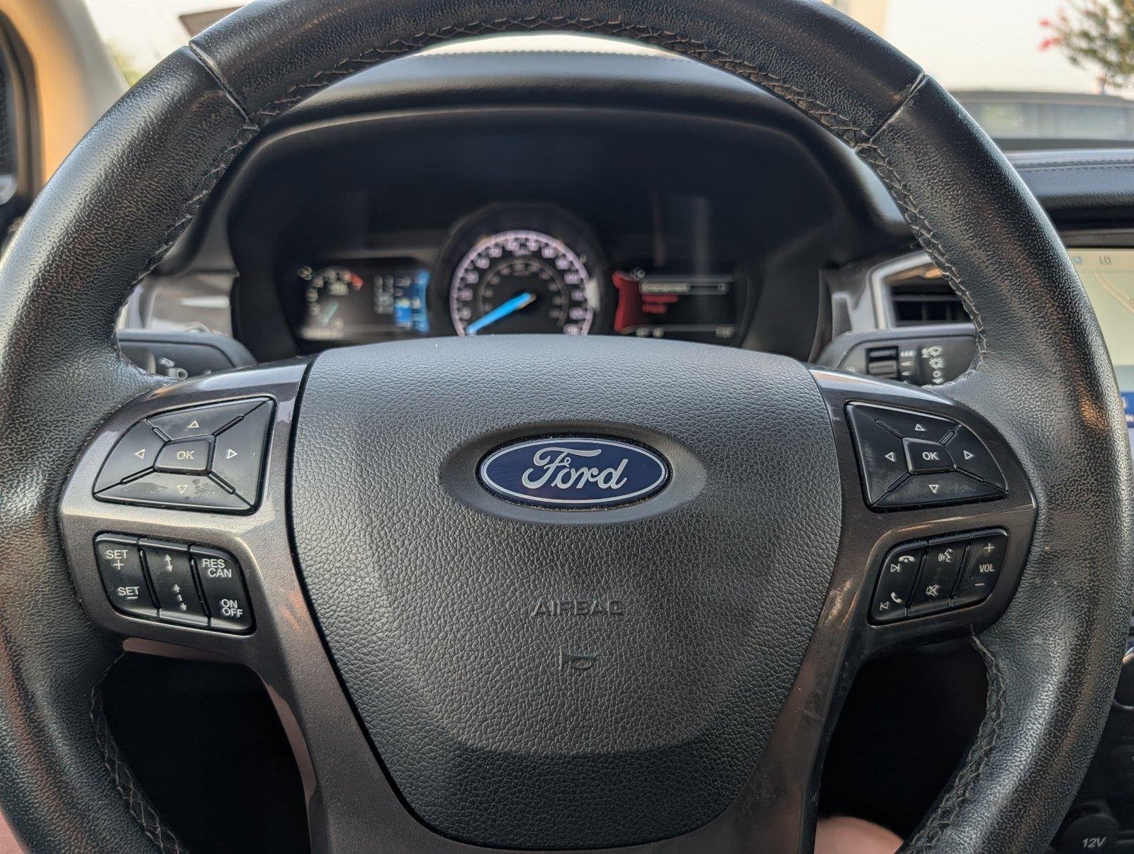 Used 2022 Cactus Gray Ford LARIAT image 24