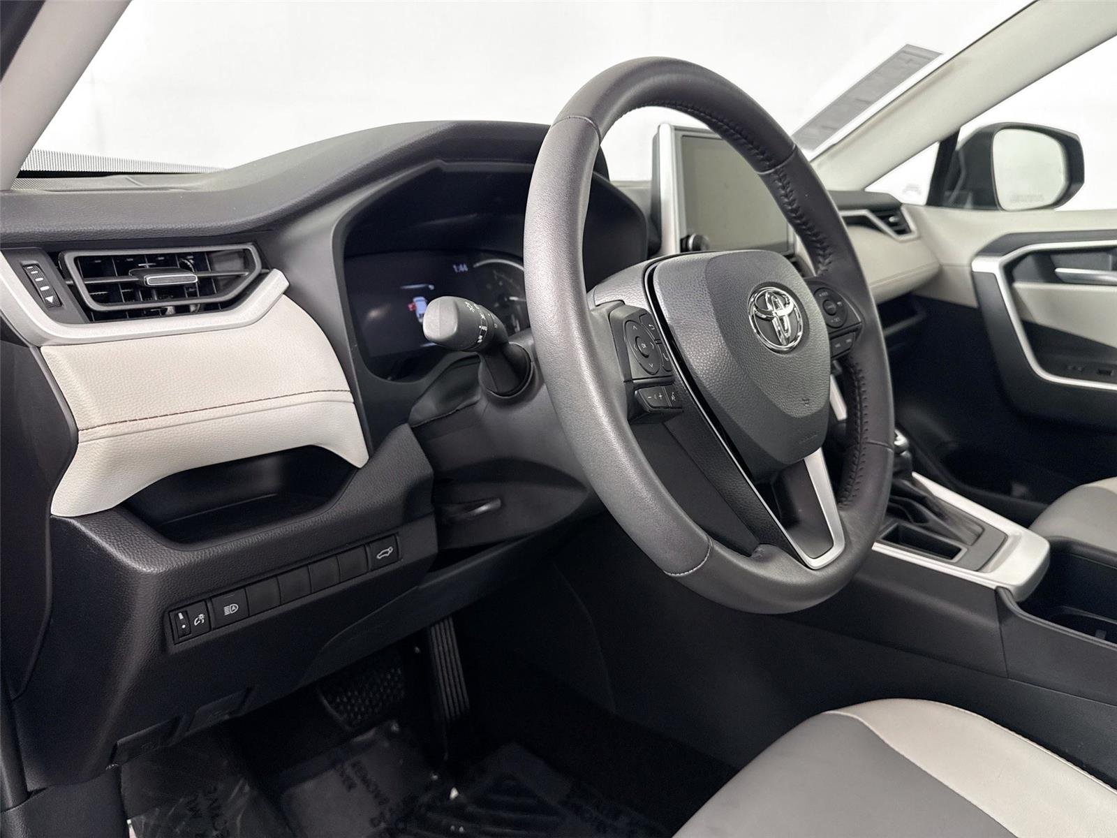 Certified Used 2025 Magnetic Gray Metallic Toyota XLE Premium image 4