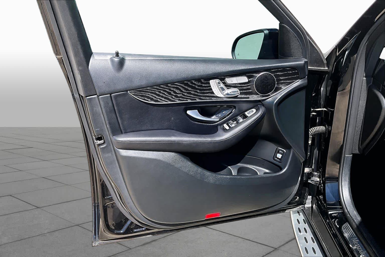 Used 2018 Black Mercedes-Benz GLC 300 image 22