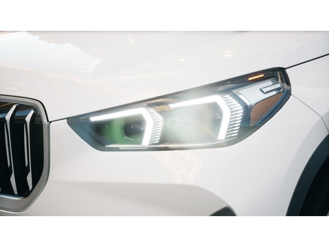 New 2027 Alpine White BMW  image 6